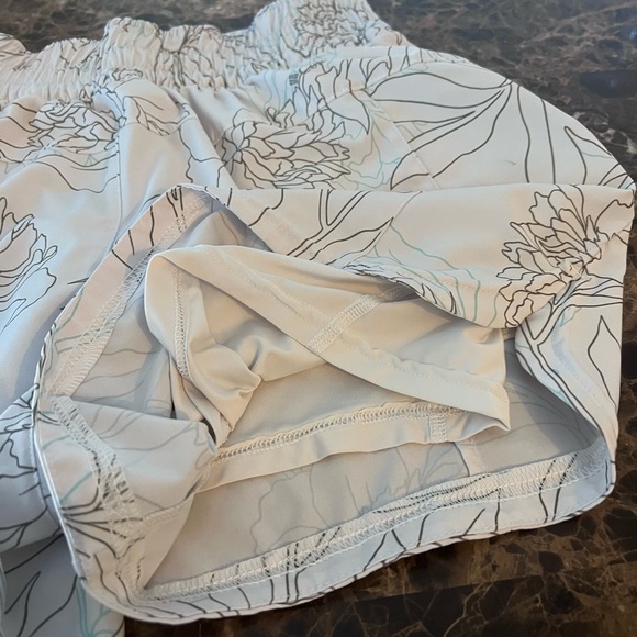 Columbia Sportswear Floral Print Athletic Shorts Coastal Chic Summer Size Medium - Picture 7 of 8